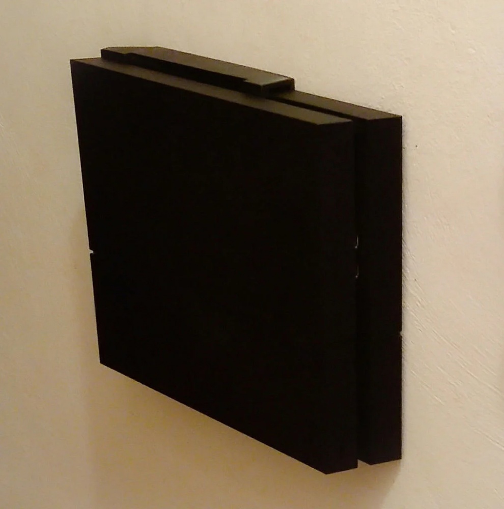Wall mount for PS4 Fat - black color (OEM)