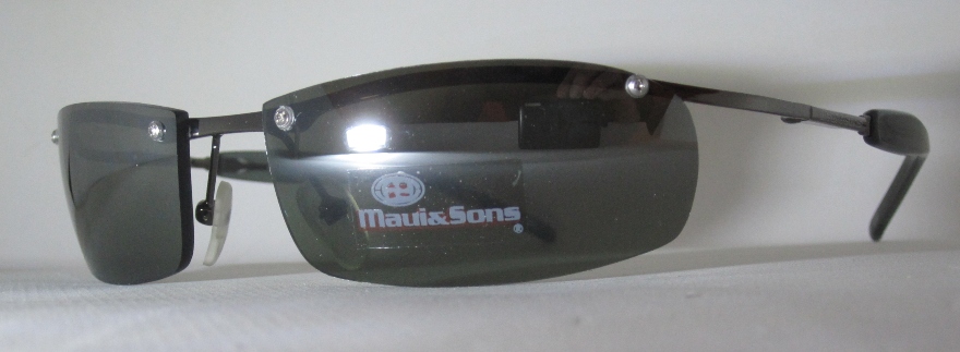 Γυαλιά ήλιου Maui & Sons MA8013 6019 118 C5 με μαύρους φακούς και μαύρο κοκάλινο σκελετό (OEM)
