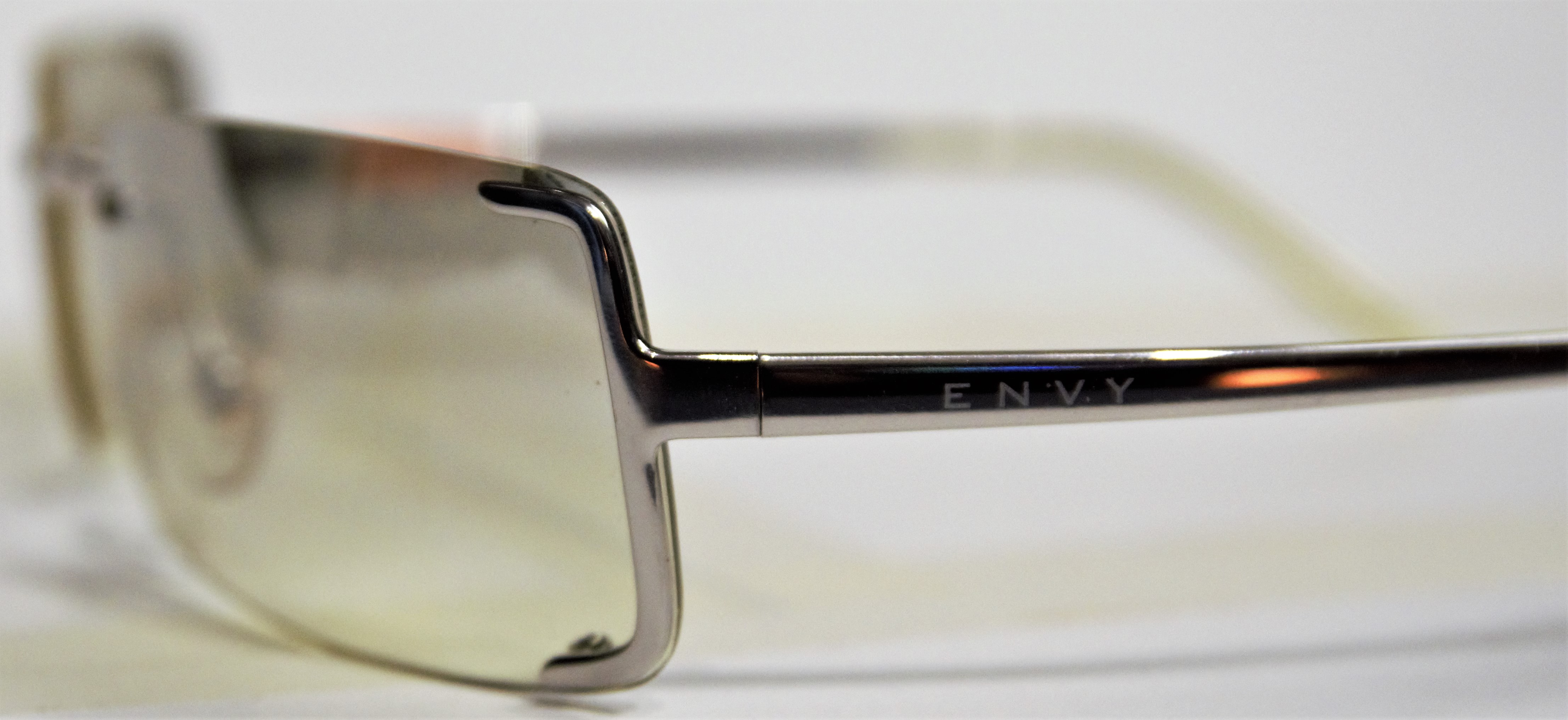 Γυαλιά ηλίου Vintage 2000's ENVY E4050L 5718 SISI 125