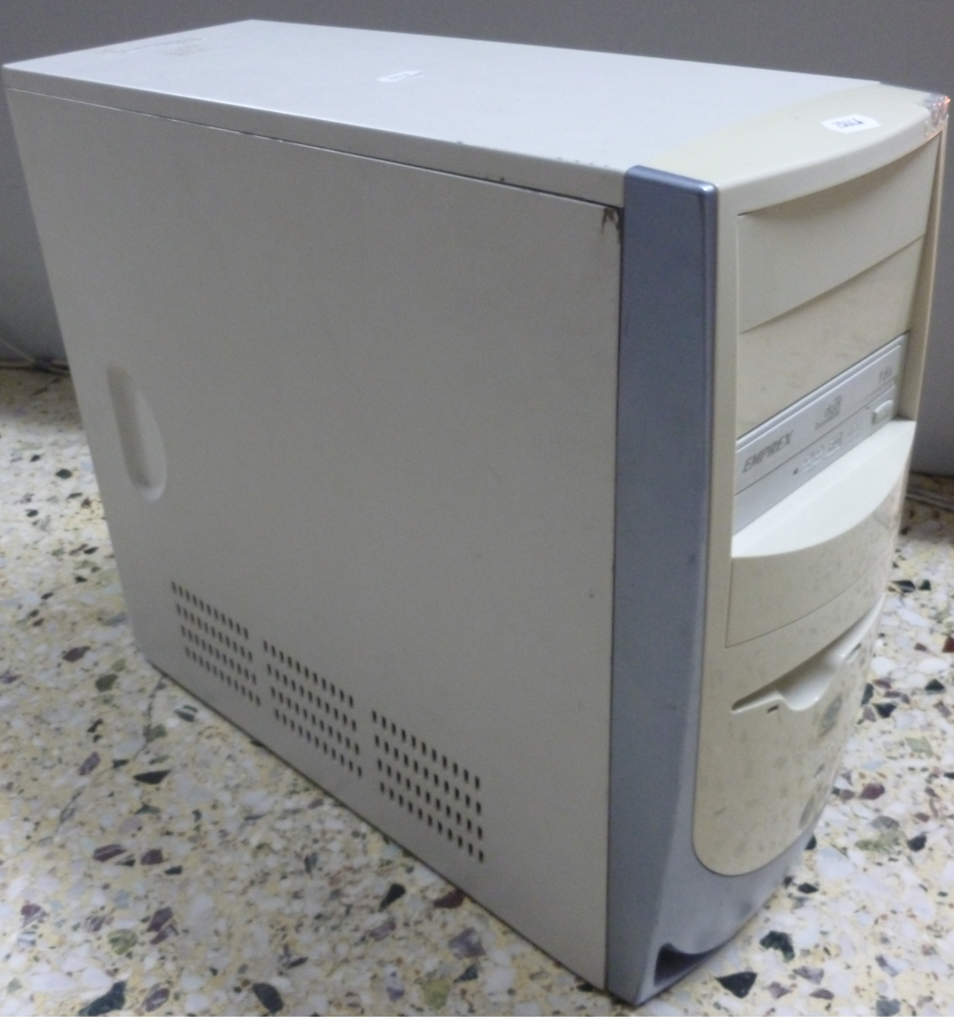 PC Celeron 1200 - 756MB RAB - WIN XP (preowned)