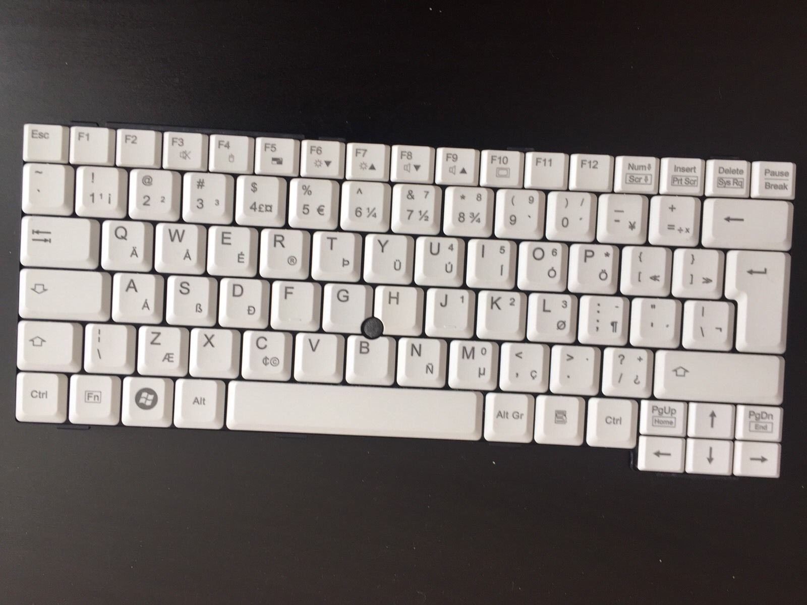 Fujitsu / E8210 / 8410 / S7220 / S7110 / E780 White Keyboard (N860-7635-T392) (BULK) (OEM)
