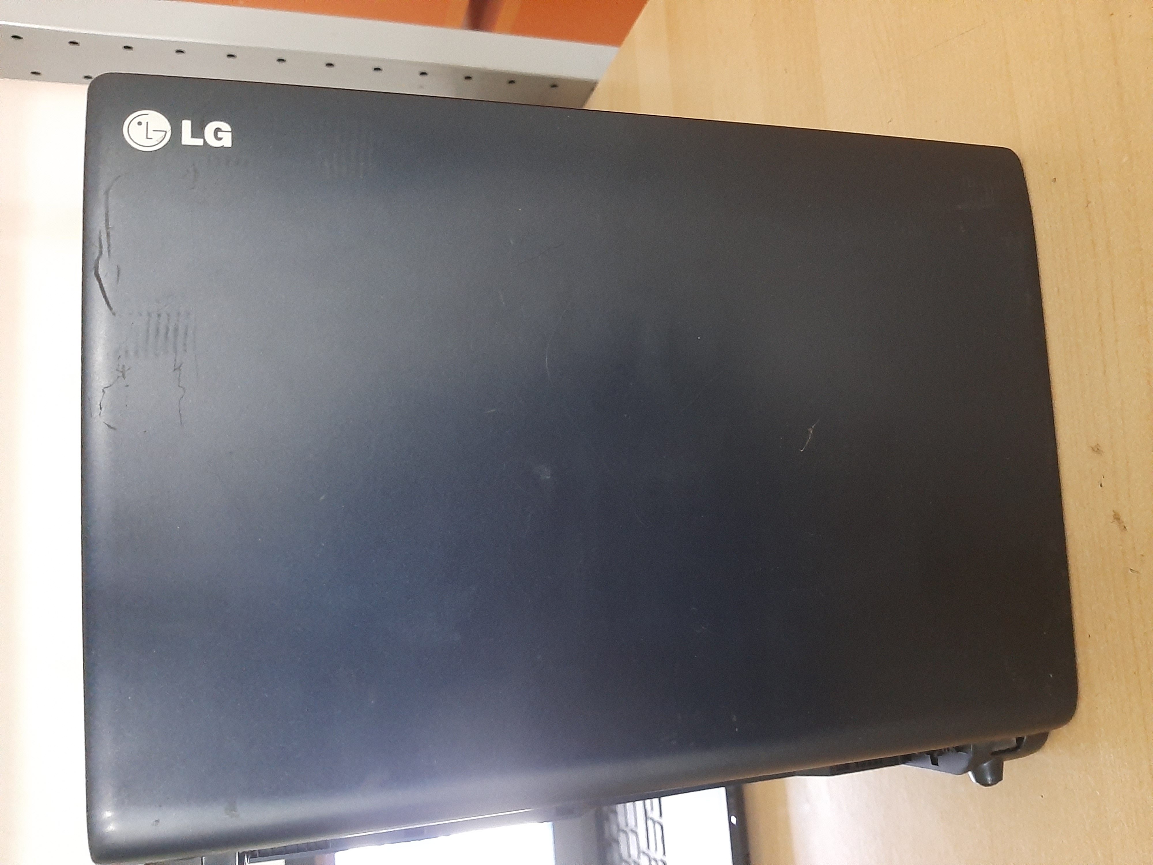 LG X110 - Atom N270 1.6GHz - 1GB - 80GB - (lubuntu 184 x86)