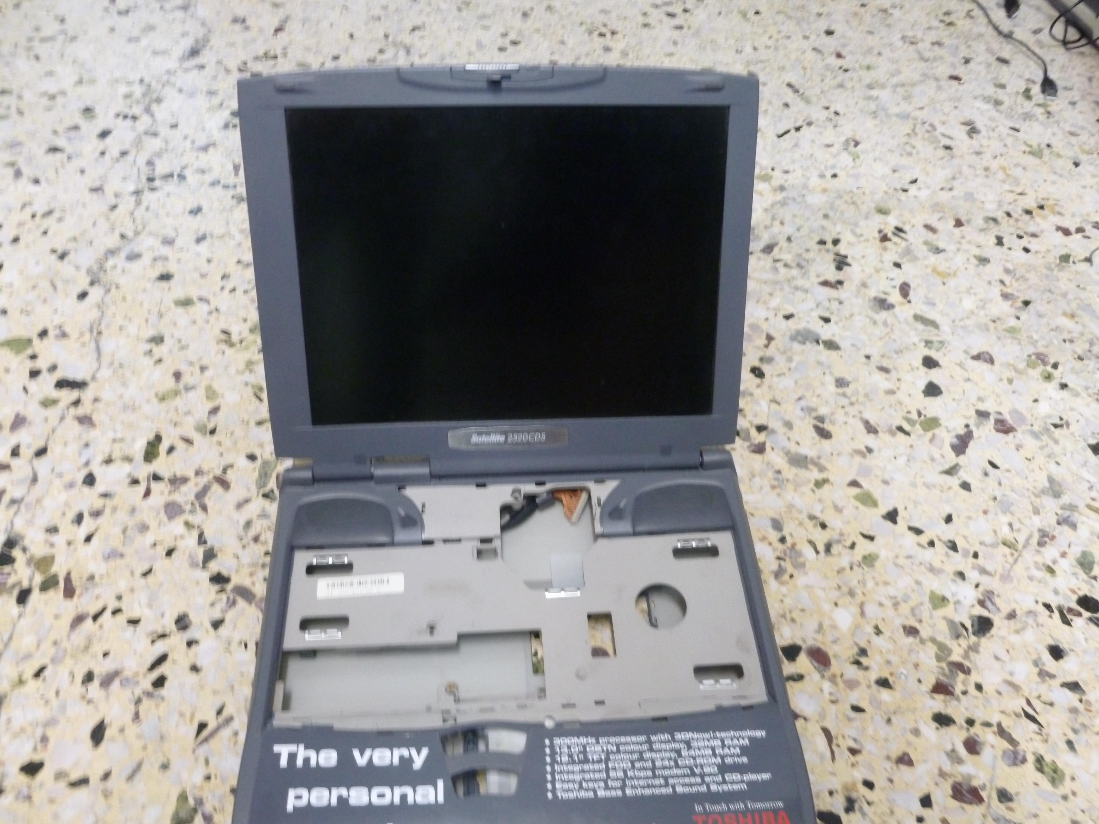 TOSHIBA SATELITE 2520CDS ΠΛΑΣΤΙΚΑ ΜΕΡΗ ΜΑΖΙ ΜΕ ΟΘΟΝΗ (ΜΤΧ)
