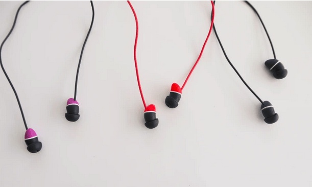 earBeans Bass earphones for moto with AUX connection in color red